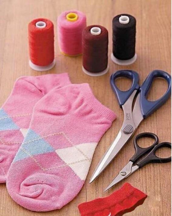 How to make a pair of socks by hand